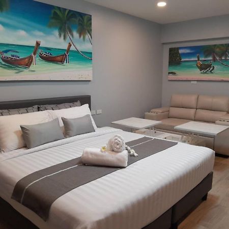 Private Modern Apartments By Patong Vacation Rentals Located In The Heart Of Patong, Walking Distance To The Beach, Kitchen, Private Bathroom, Seating Area, 65" Smart Tv With Free Wifi Luaran gambar