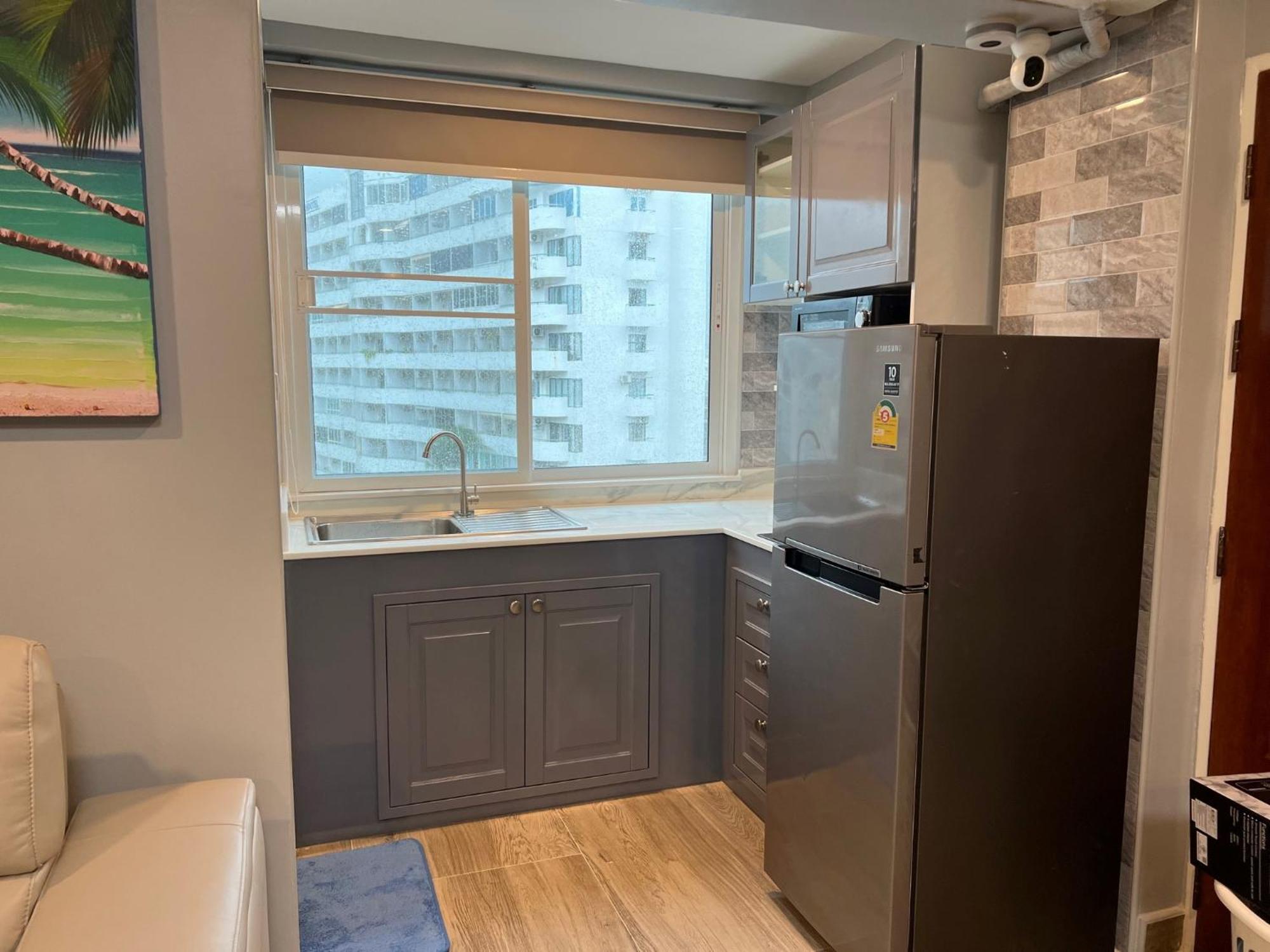Private Modern Apartments By Patong Vacation Rentals Located In The Heart Of Patong, Walking Distance To The Beach, Kitchen, Private Bathroom, Seating Area, 65" Smart Tv With Free Wifi Luaran gambar