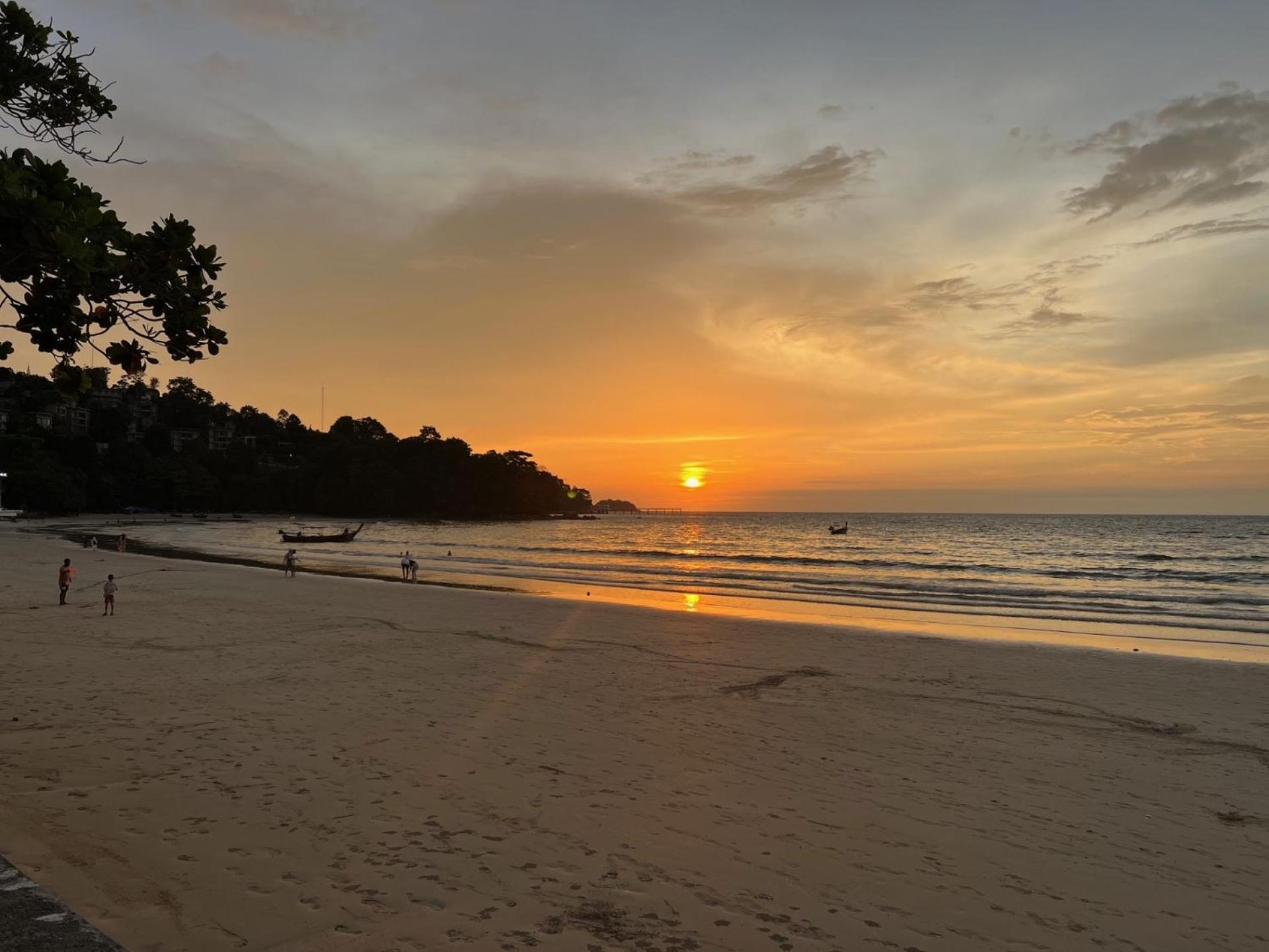 Private Modern Apartments By Patong Vacation Rentals Located In The Heart Of Patong, Walking Distance To The Beach, Kitchen, Private Bathroom, Seating Area, 65" Smart Tv With Free Wifi Luaran gambar