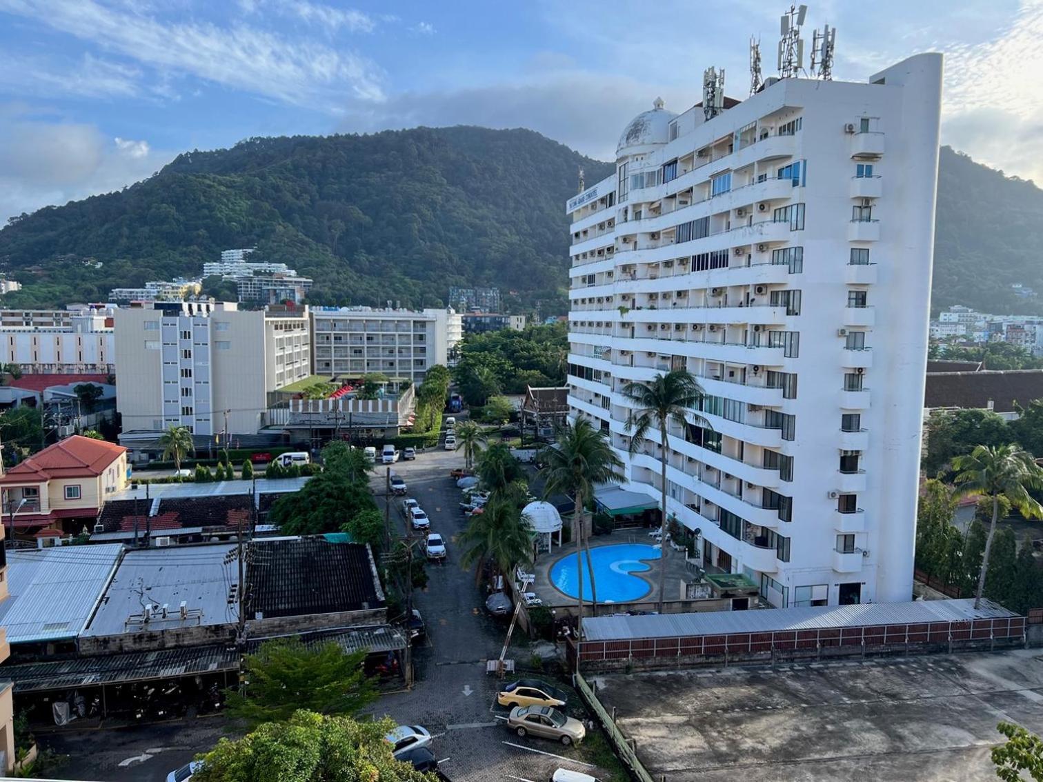 Private Modern Apartments By Patong Vacation Rentals Located In The Heart Of Patong, Walking Distance To The Beach, Kitchen, Private Bathroom, Seating Area, 65" Smart Tv With Free Wifi Luaran gambar
